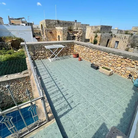 فيلة Tac-cikkarell Farmhouse *