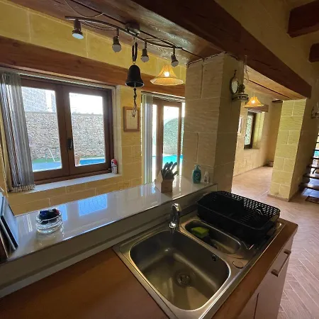 Tac-cikkarell Farmhouse *