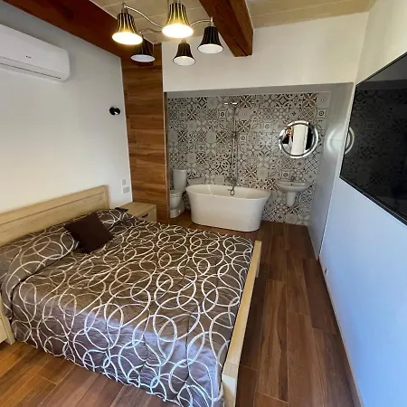 فيلة Tac-cikkarell Farmhouse