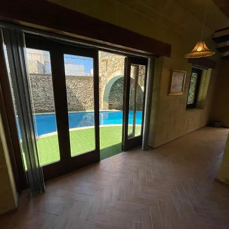 فيلة Tac-cikkarell Farmhouse