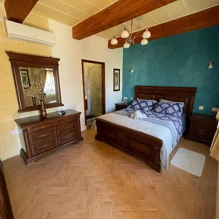 Willa Tac-cikkarell Farmhouse